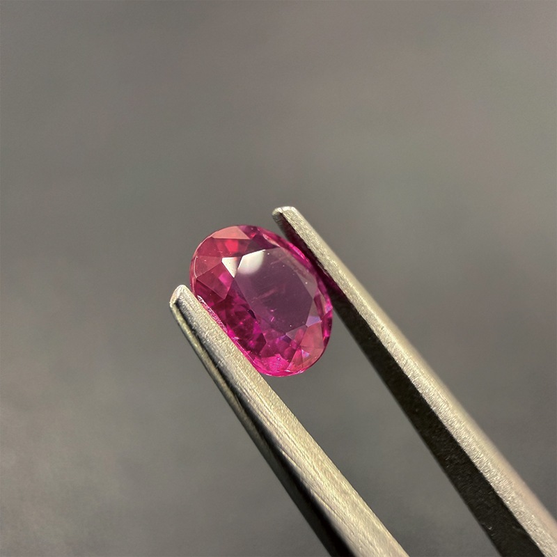 487:ルビー OV 6.1×5.2mm 0.79ct