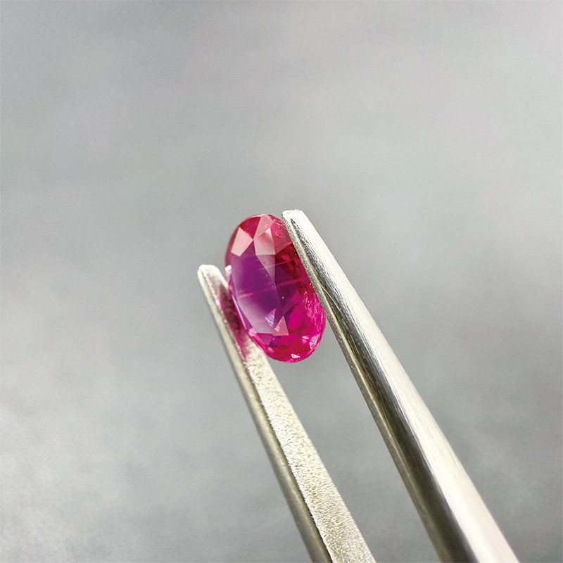 487:ルビー OV 6.1×5.2mm 0.79ct