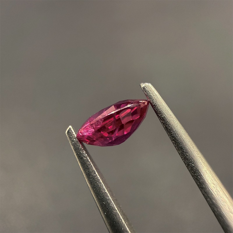 487:ルビー OV 6.1×5.2mm 0.79ct