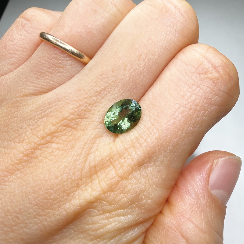 トルマリン OV 9.1×7.0mm 1.78ct