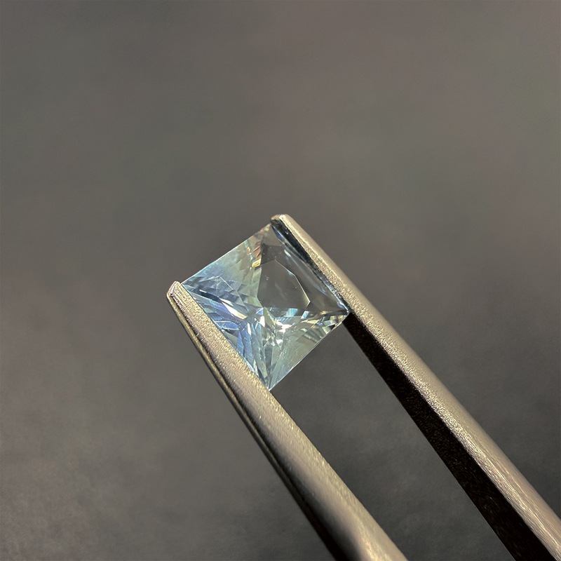 409：ファンシーカラーサファイア　PRI　5.9ｍｍ　1.05ct