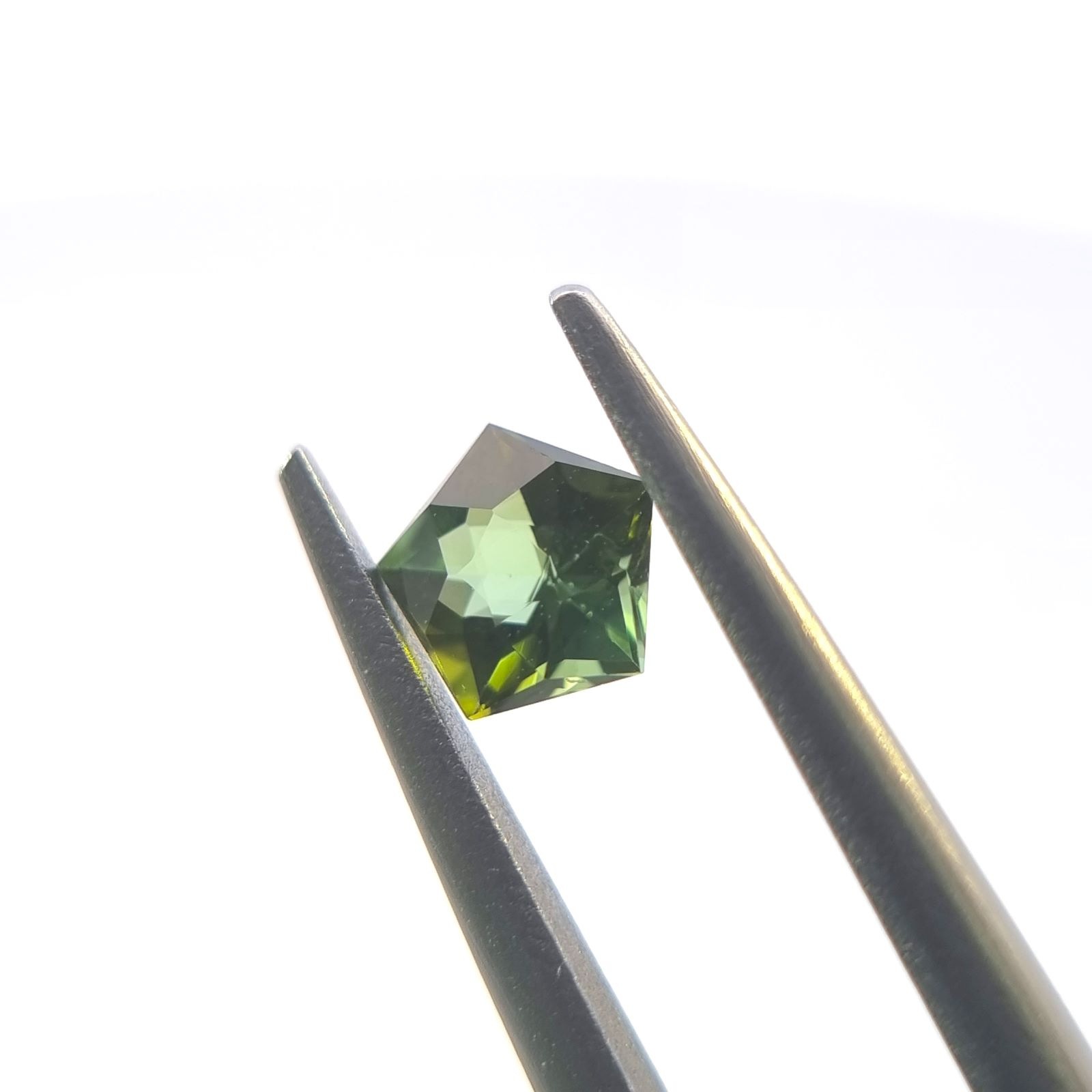 No.10000093：トルマリン　5.2mm 0.48ct