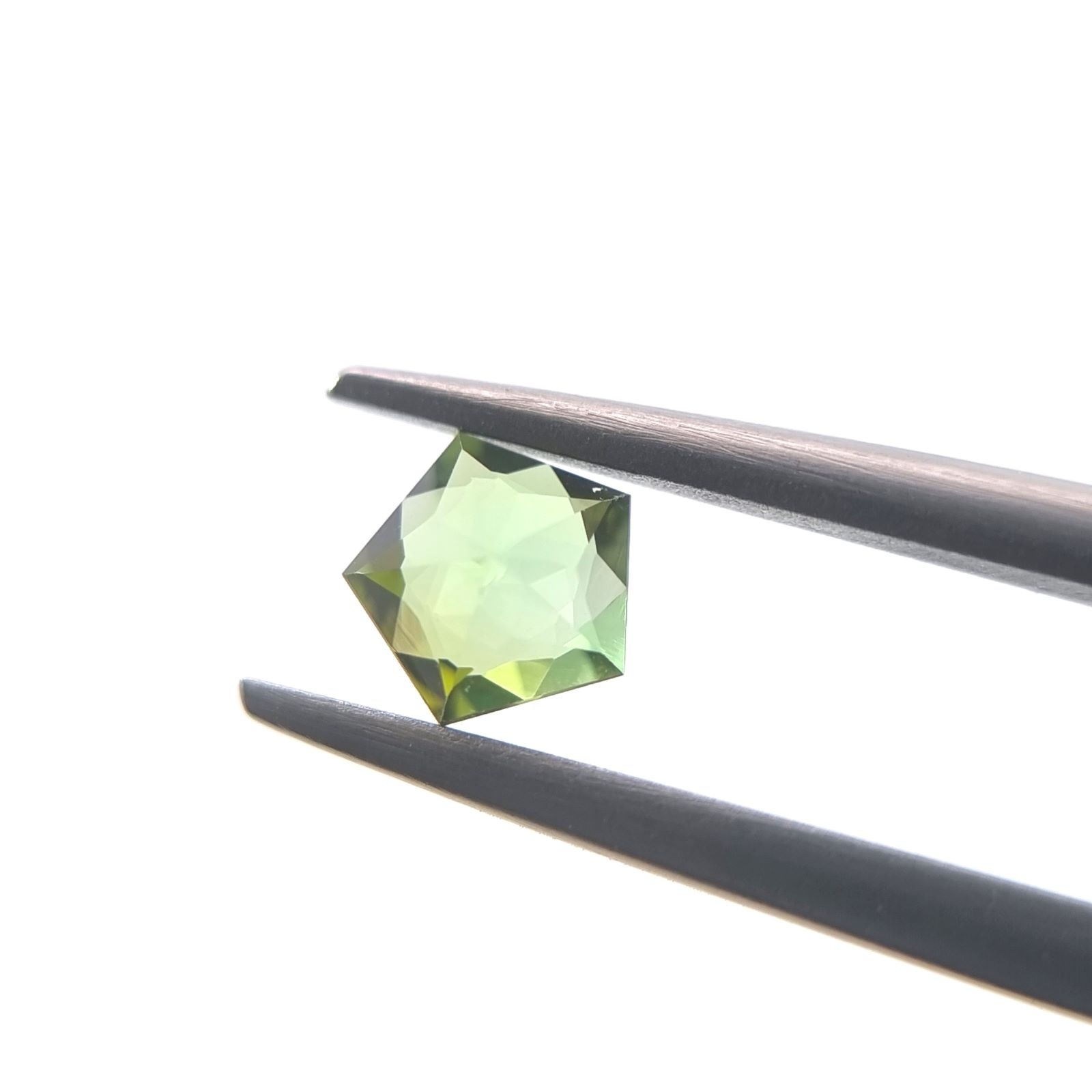 No.10000093：トルマリン　5.2mm 0.48ct