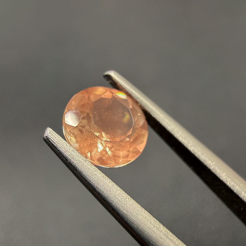 10009554：オレゴンサンストーン RD 6.2mm 0.79ct