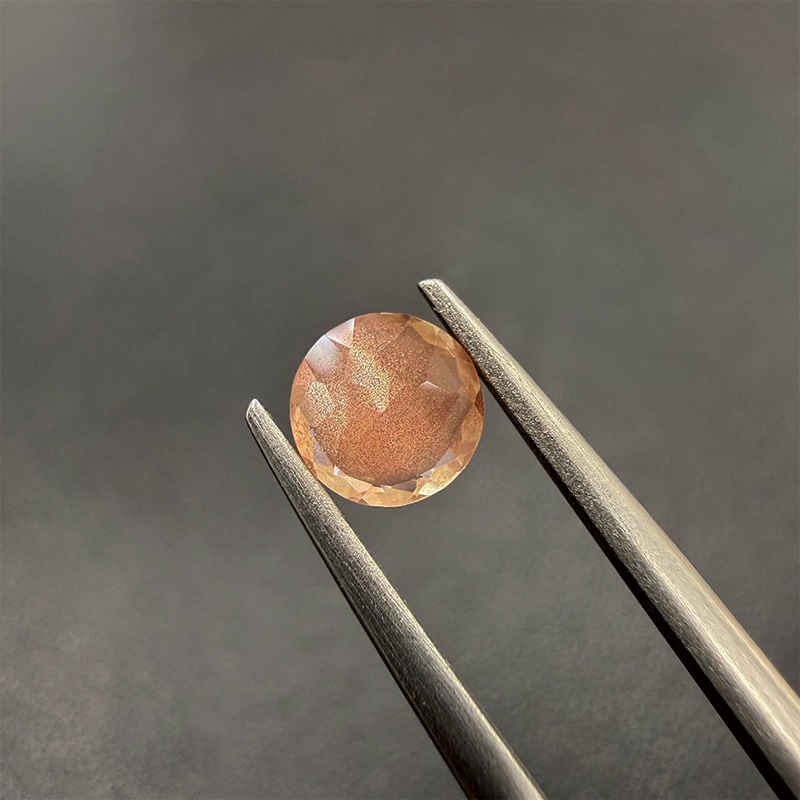 10009554：オレゴンサンストーン RD 6.2mm 0.79ct