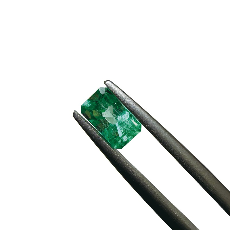 489：エメラルド　EM　7.0×4.3ｍｍ　0.88ct