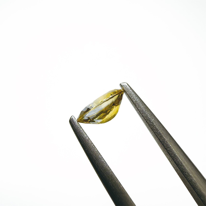 10006313：バイカラー風サファイア OV 5.7×4.3mm 0.51ct