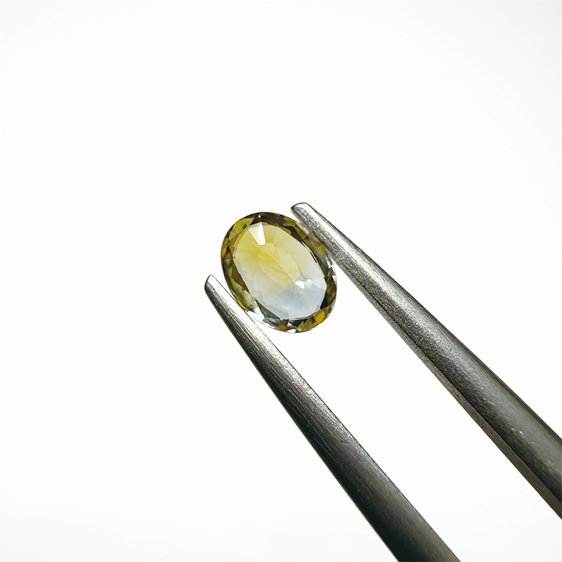 10006313：バイカラー風サファイア OV 5.7×4.3mm 0.51ct
