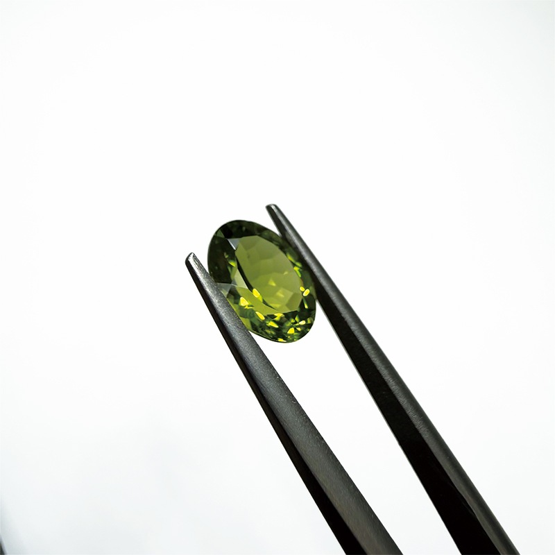 10009018：ペリドット OV 9.9×7.9mm 2.61ct