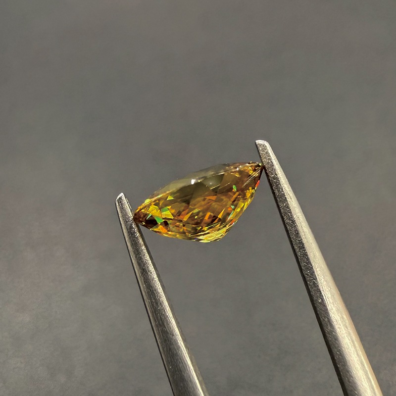 10009576：スフェーン OV 7.8×6.8mm 1.88ct