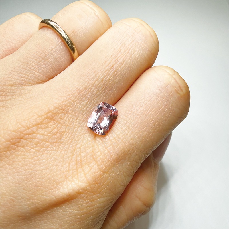 ピンクトルマリン　OV　 9.0×6.7ｍｍ　1.76ct