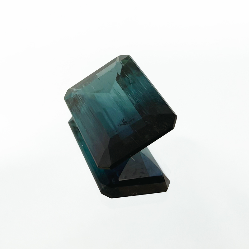 10009068：バイカラートルマリン　EM　12.5×8.8ｍｍ　3.88ct