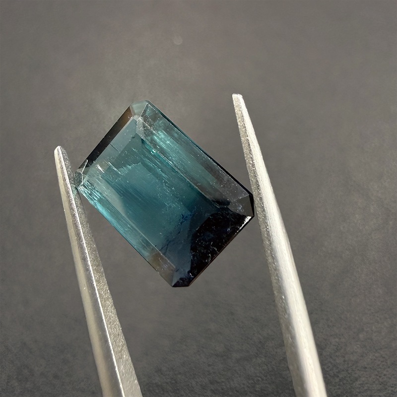 10009068：バイカラートルマリン　EM　12.5×8.8ｍｍ　3.88ct
