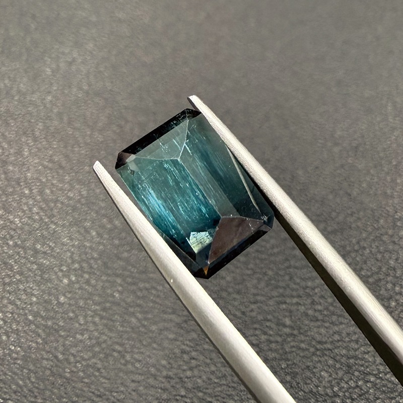 10009068：バイカラートルマリン　EM　12.5×8.8ｍｍ　3.88ct