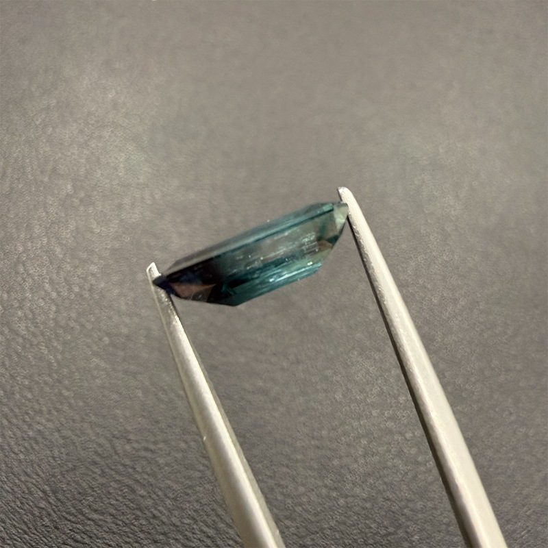 10009068：バイカラートルマリン　EM　12.5×8.8ｍｍ　3.88ct