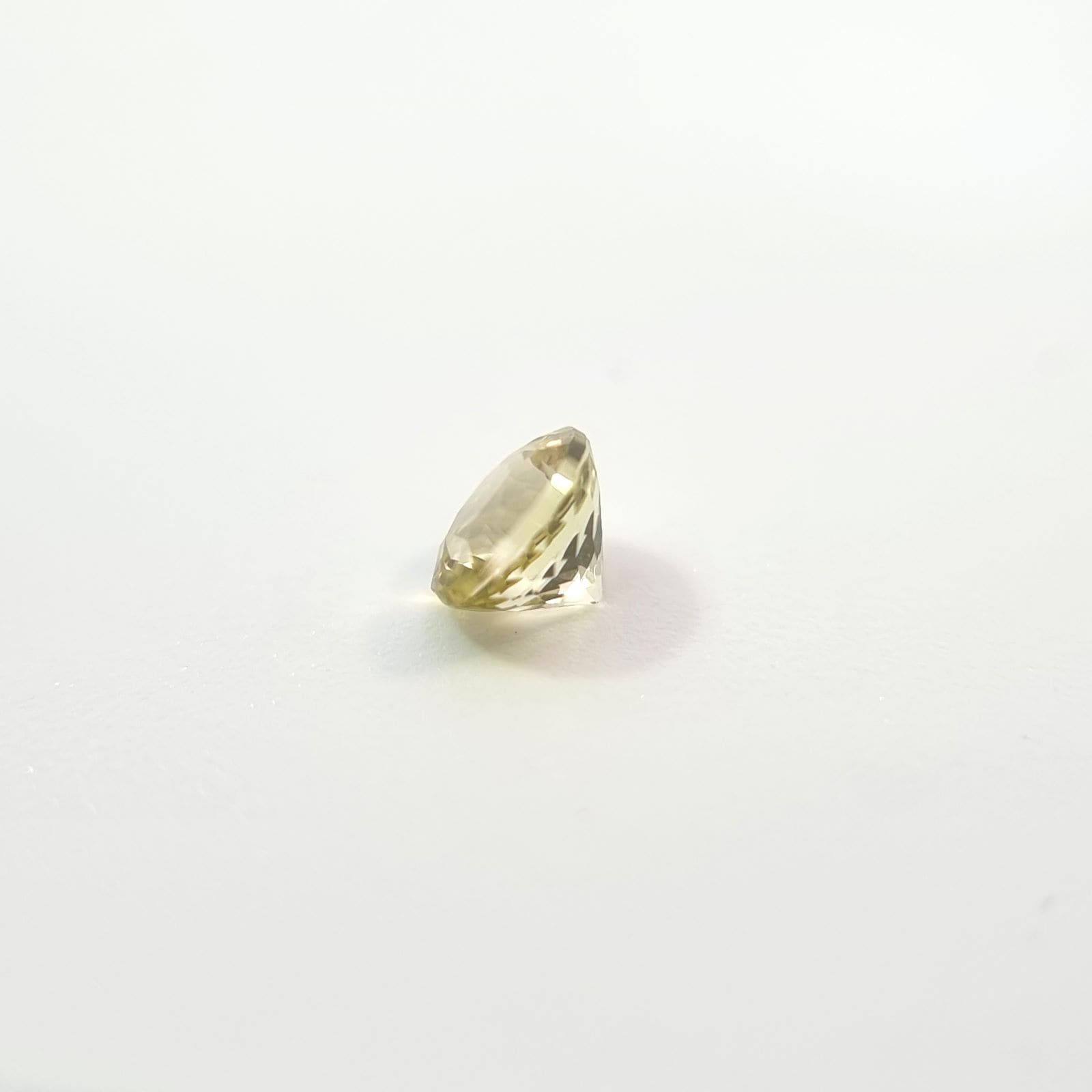 10006628：ガーネット　OV 4.1×3.7ｍｍ 0.32ct
