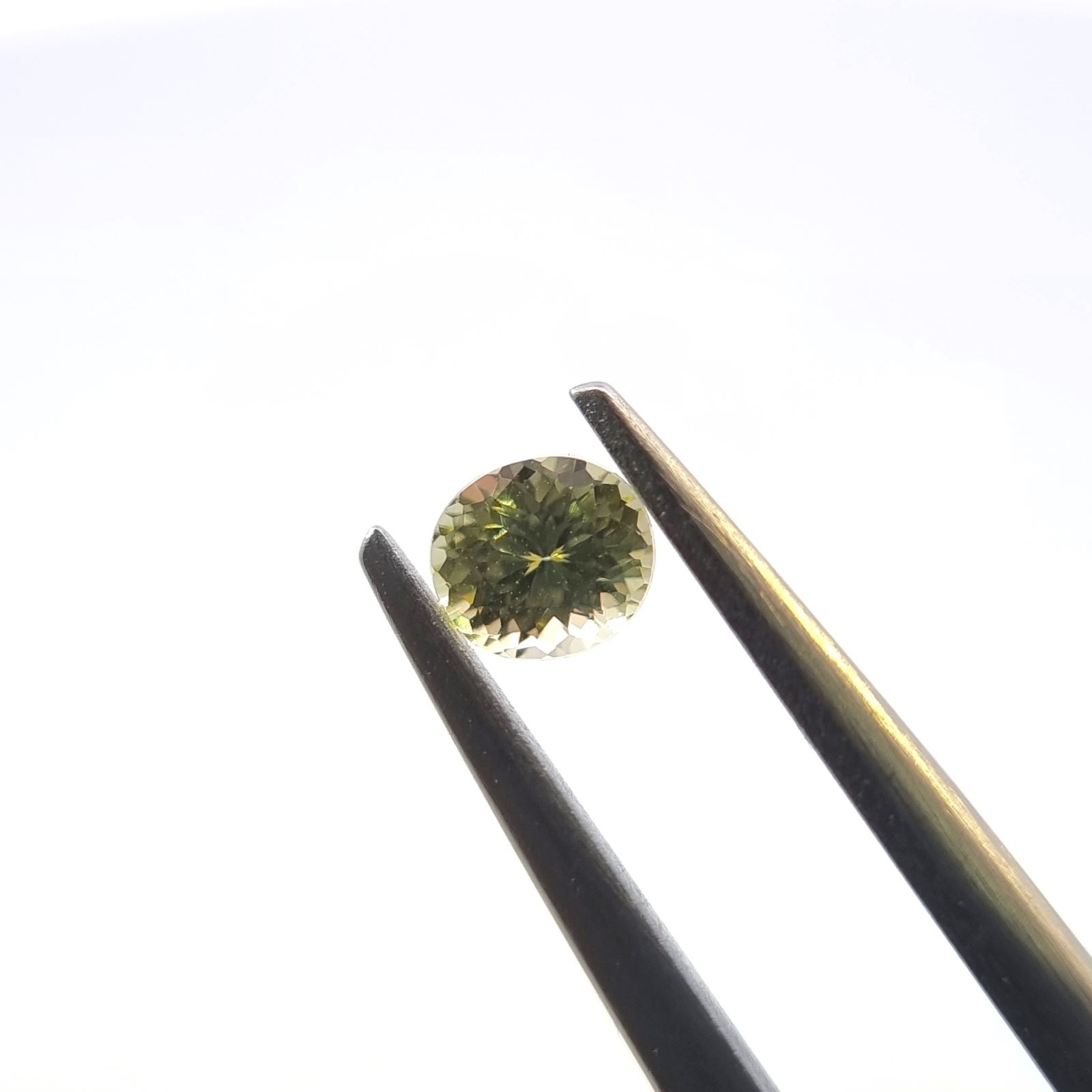 10006628：ガーネット　OV 4.1×3.7ｍｍ 0.32ct