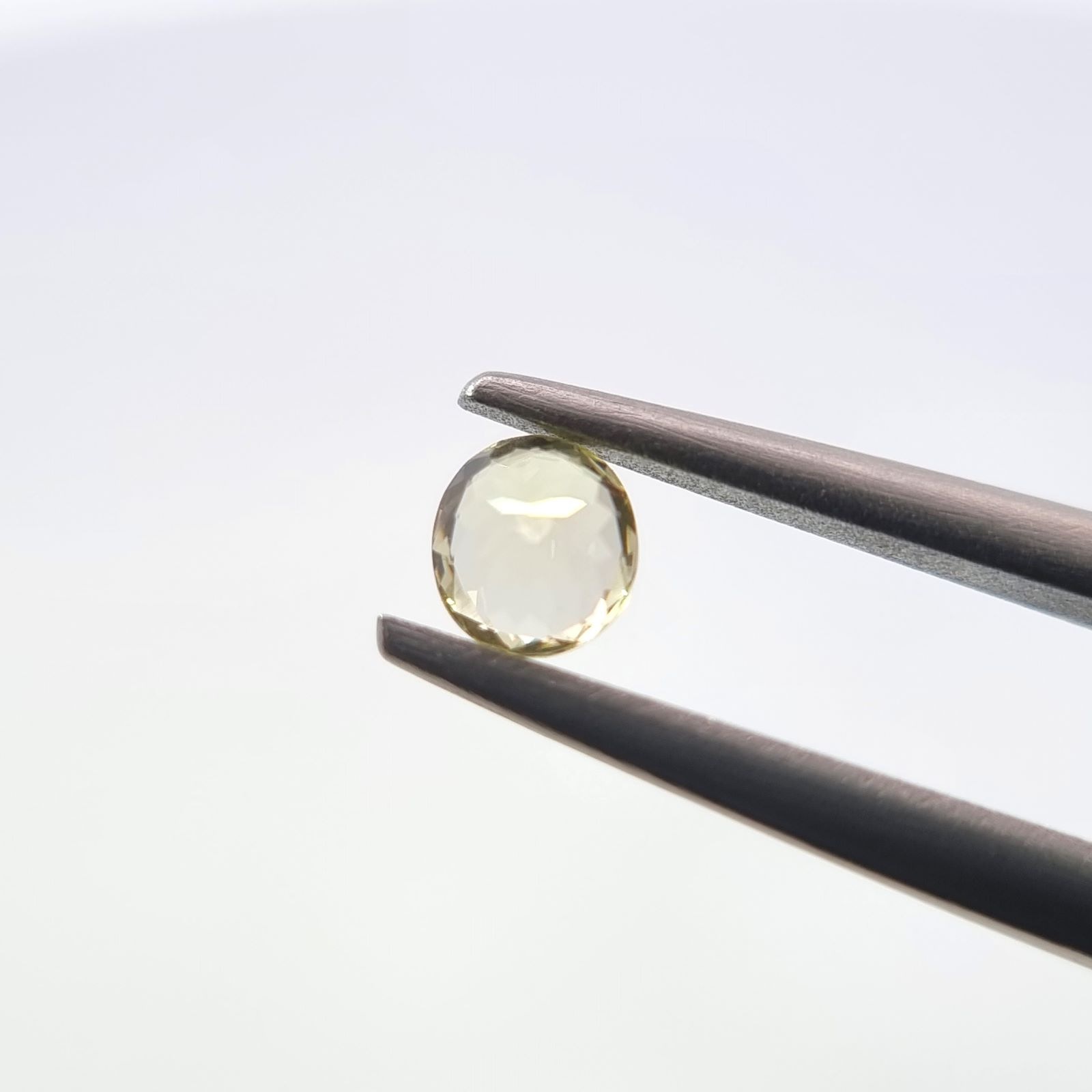 10006628：ガーネット　OV 4.1×3.7ｍｍ 0.32ct