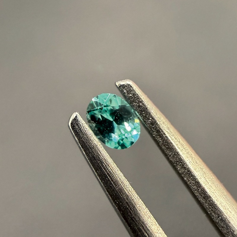 10002375：非加熱パライバトルマリン(ブラジル産)　2.7×2.1ｍｍｍ　0.05ct(AIGS付き)