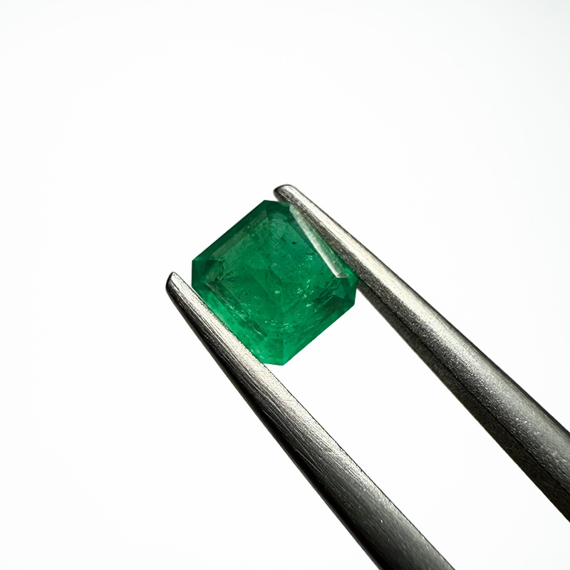495：エメラルド　EM 5.4×5.1ｍｍ 0.76ct