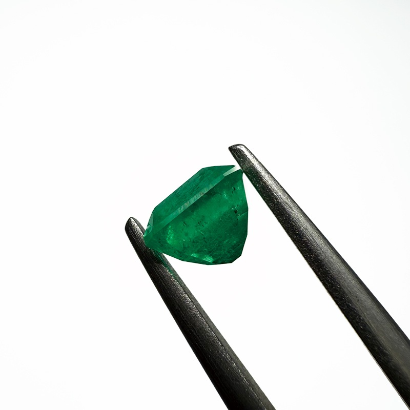 495：エメラルド　EM 5.4×5.1ｍｍ 0.76ct