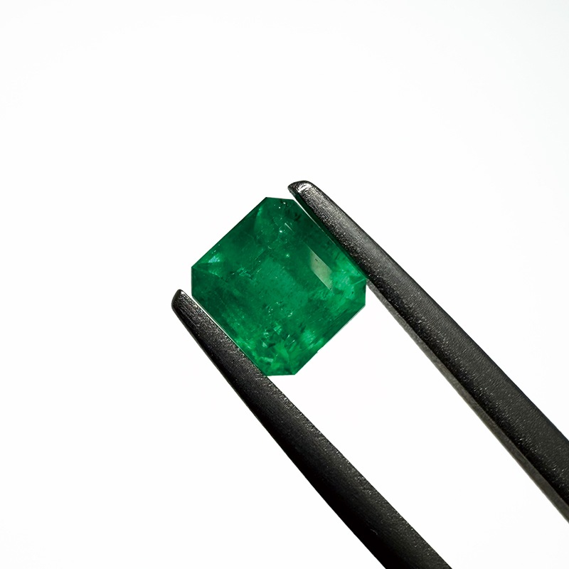 495：エメラルド　EM 5.4×5.1ｍｍ 0.76ct