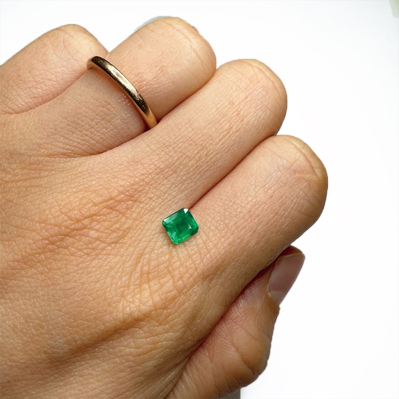 494：エメラルド　EM 5.3×5.0ｍｍ 0.60ct