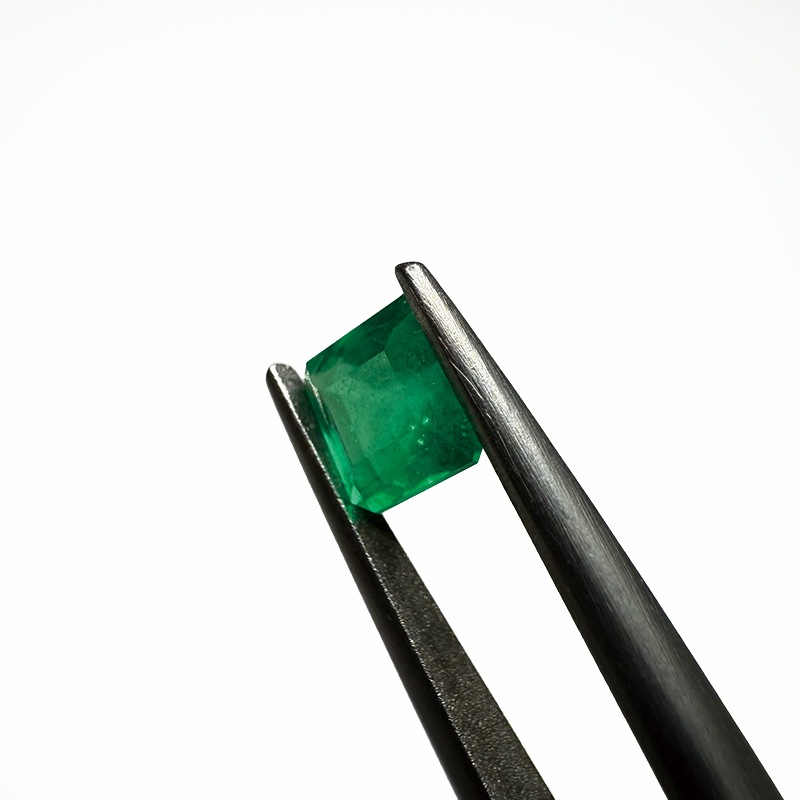 494：エメラルド　EM 5.3×5.0ｍｍ 0.60ct