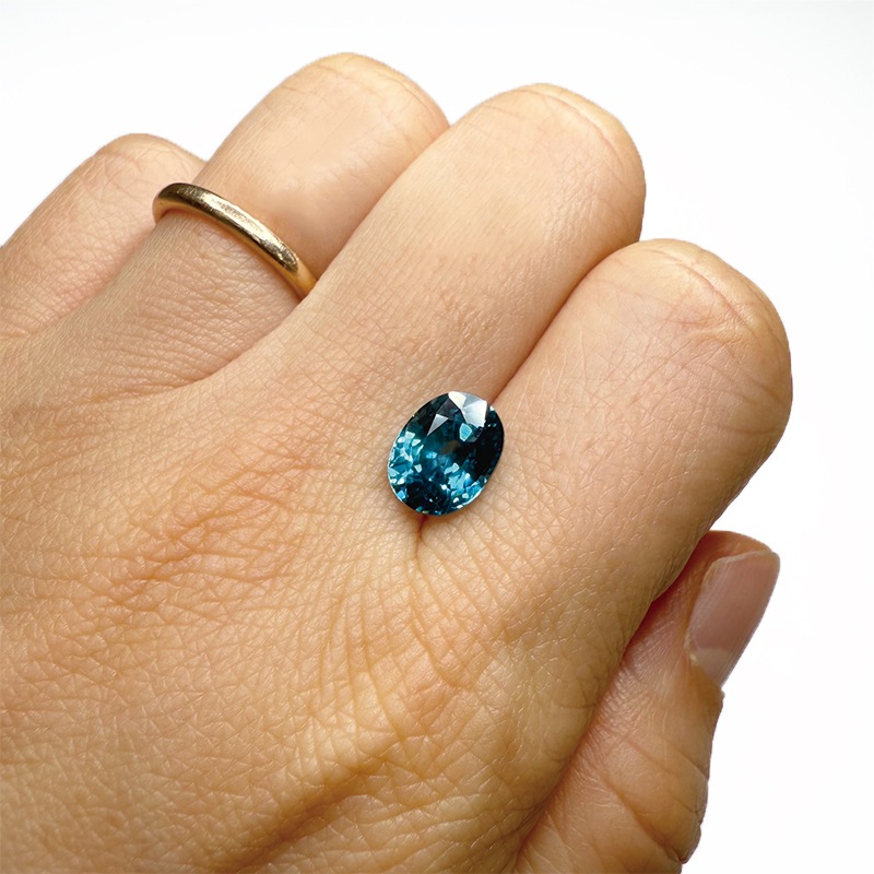 470：ブルージルコン　OV 9.0×7.0ｍｍ 3.49ct