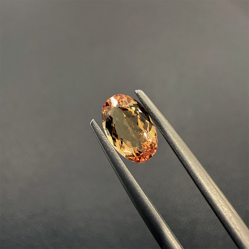 10008711:インペリアルトパーズ OV 8.2×5.3mm 1.30ct