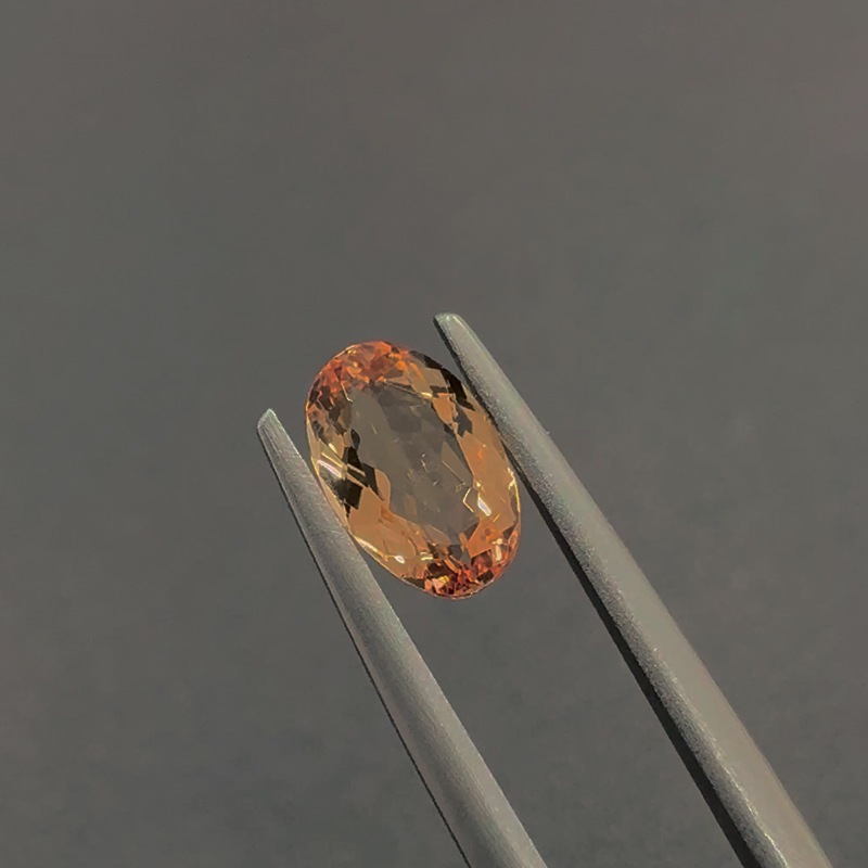 10008711:インペリアルトパーズ OV 8.2×5.3mm 1.30ct
