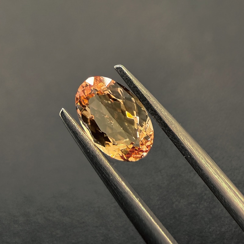 10008711:インペリアルトパーズ OV 8.2×5.3mm 1.30ct