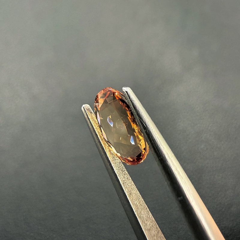 10008711:インペリアルトパーズ OV 8.2×5.3mm 1.30ct