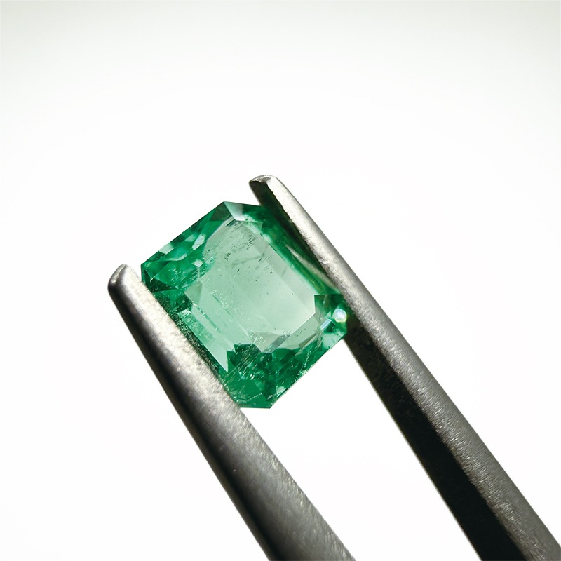 490：エメラルド EM 5.5×4.8mm 0.63ct