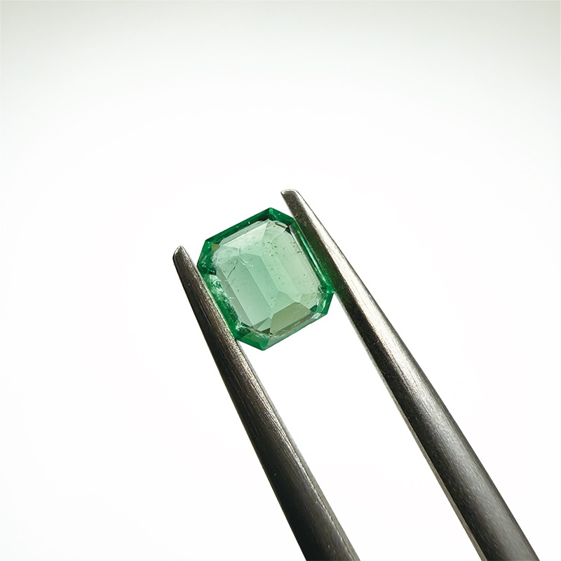 490：エメラルド EM 5.5×4.8mm 0.63ct