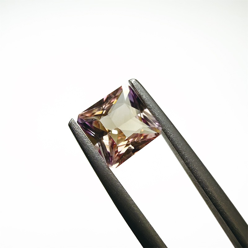 10008713：ゾイサイト EM 6.3×6.1mm 1.07ct