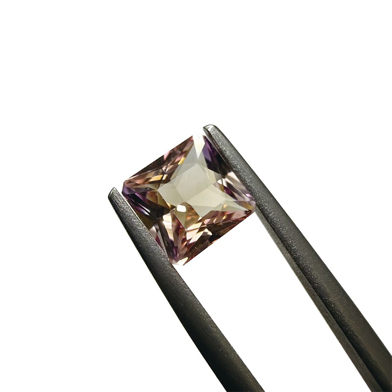 10008713：ゾイサイト EM 6.3×6.1mm 1.07ct