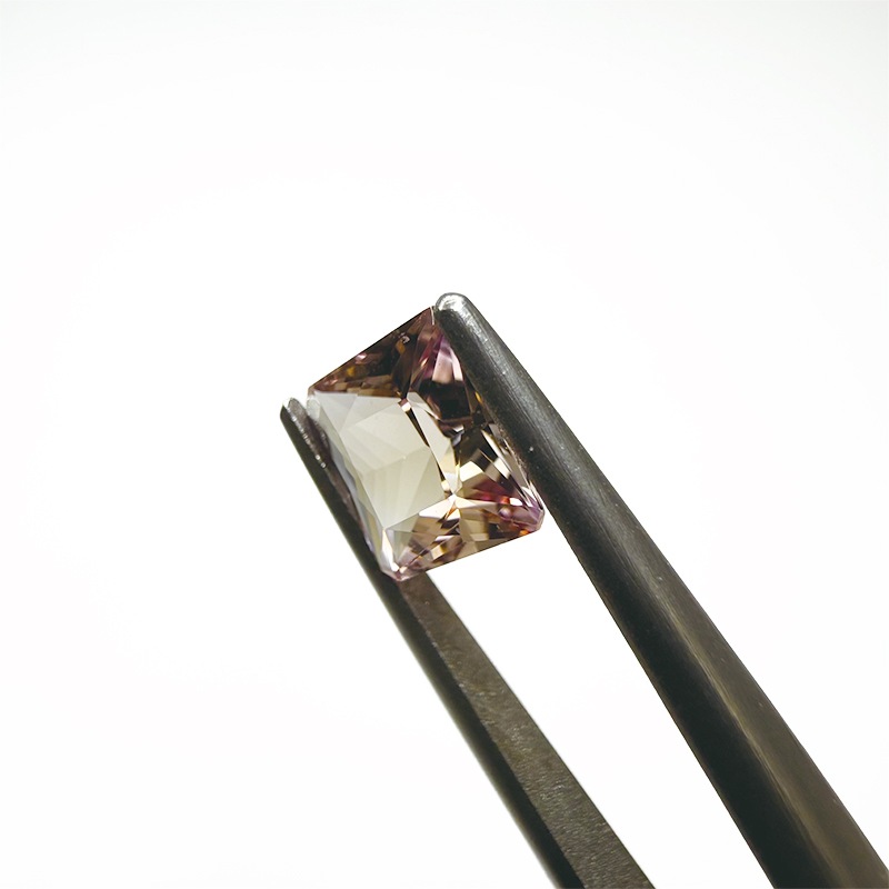10008713：ゾイサイト EM 6.3×6.1mm 1.07ct