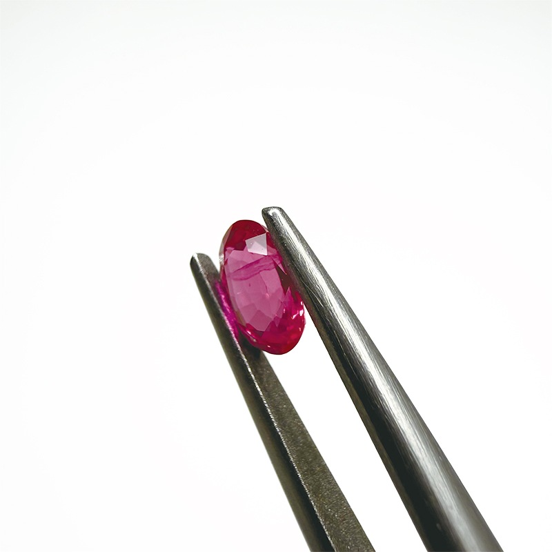 483：ルビー　OV　5.5×3.8ｍｍ　0.44ct