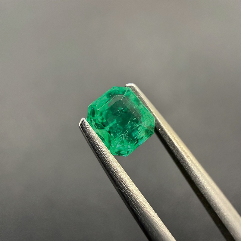 162：エメラルド　EM　5.1×4.5ｍｍ　0.60ct