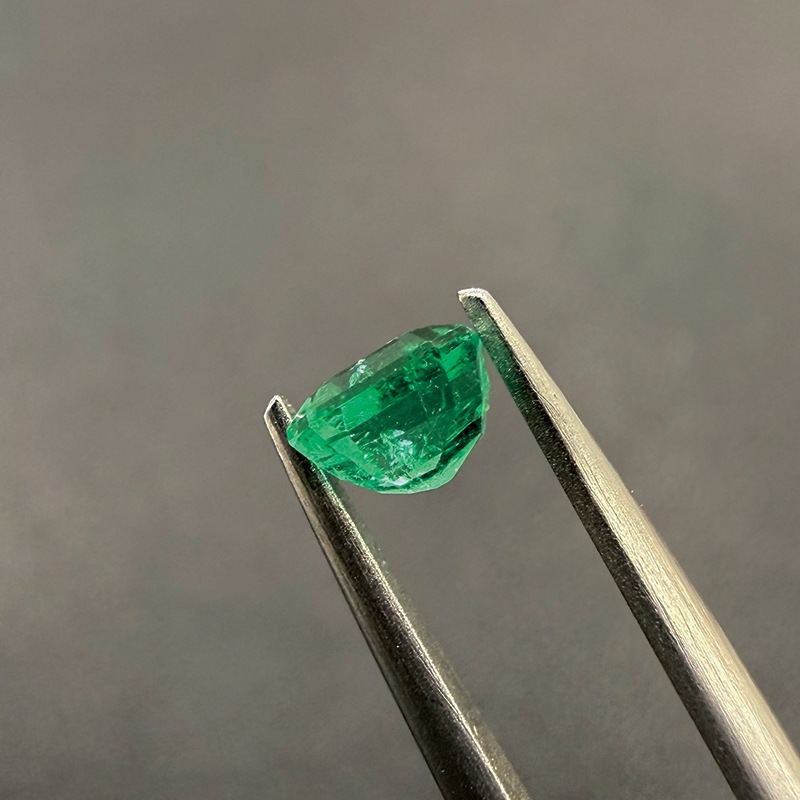 162：エメラルド　EM　5.1×4.5ｍｍ　0.60ct