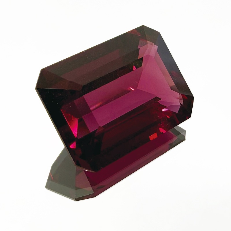 10009776：ロードライトガーネット 15.0×10.7mm 9.96ct
