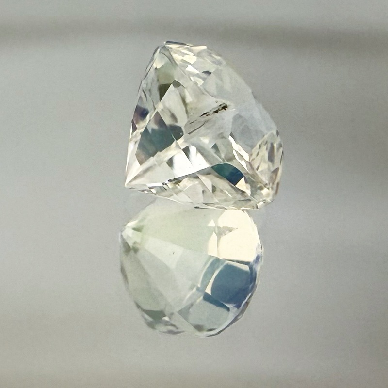 10009834：ラブラドライト 7.3×6.9mm 1.62ct