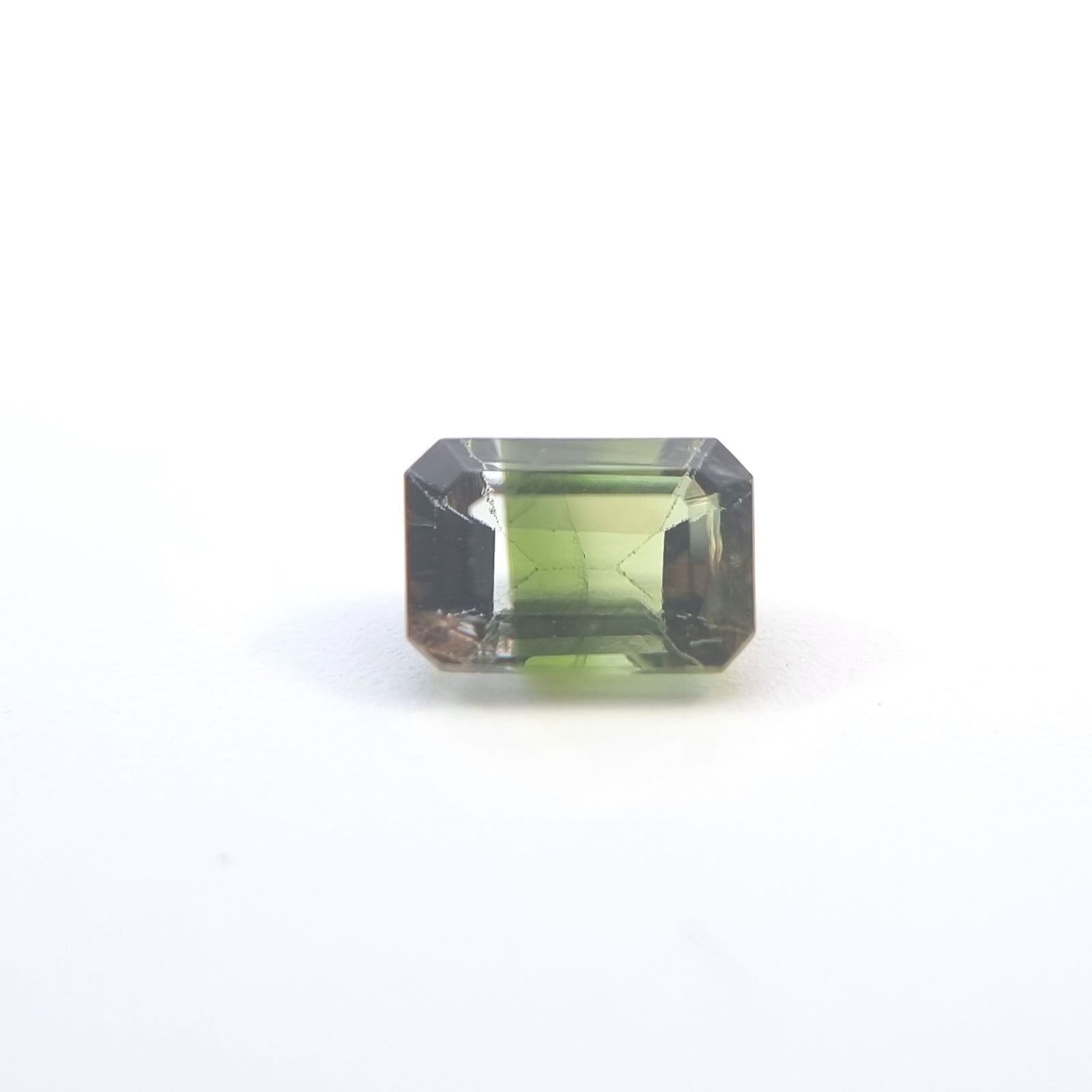 No.10005231：トルマリン　OCT 6.6×4.4ｍｍ 0.83ct