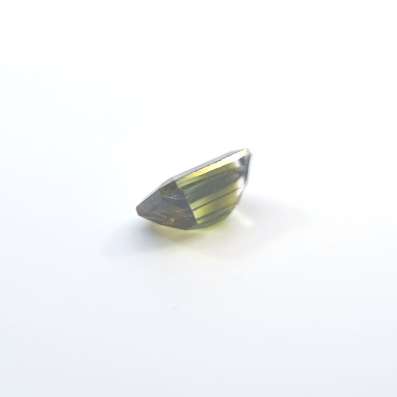 No.10005231：トルマリン　OCT 6.6×4.4ｍｍ 0.83ct