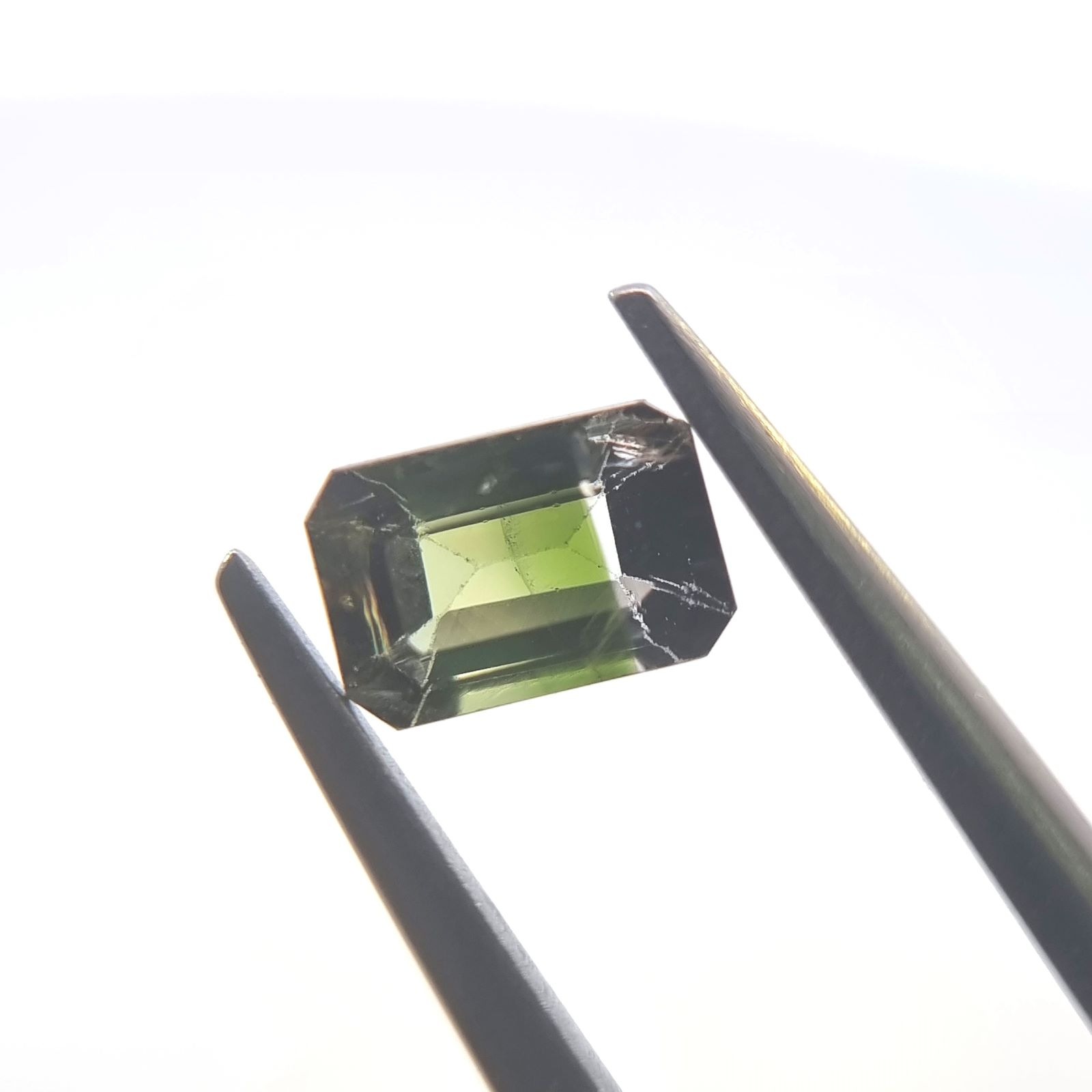 No.10005231：トルマリン　OCT 6.6×4.4ｍｍ 0.83ct