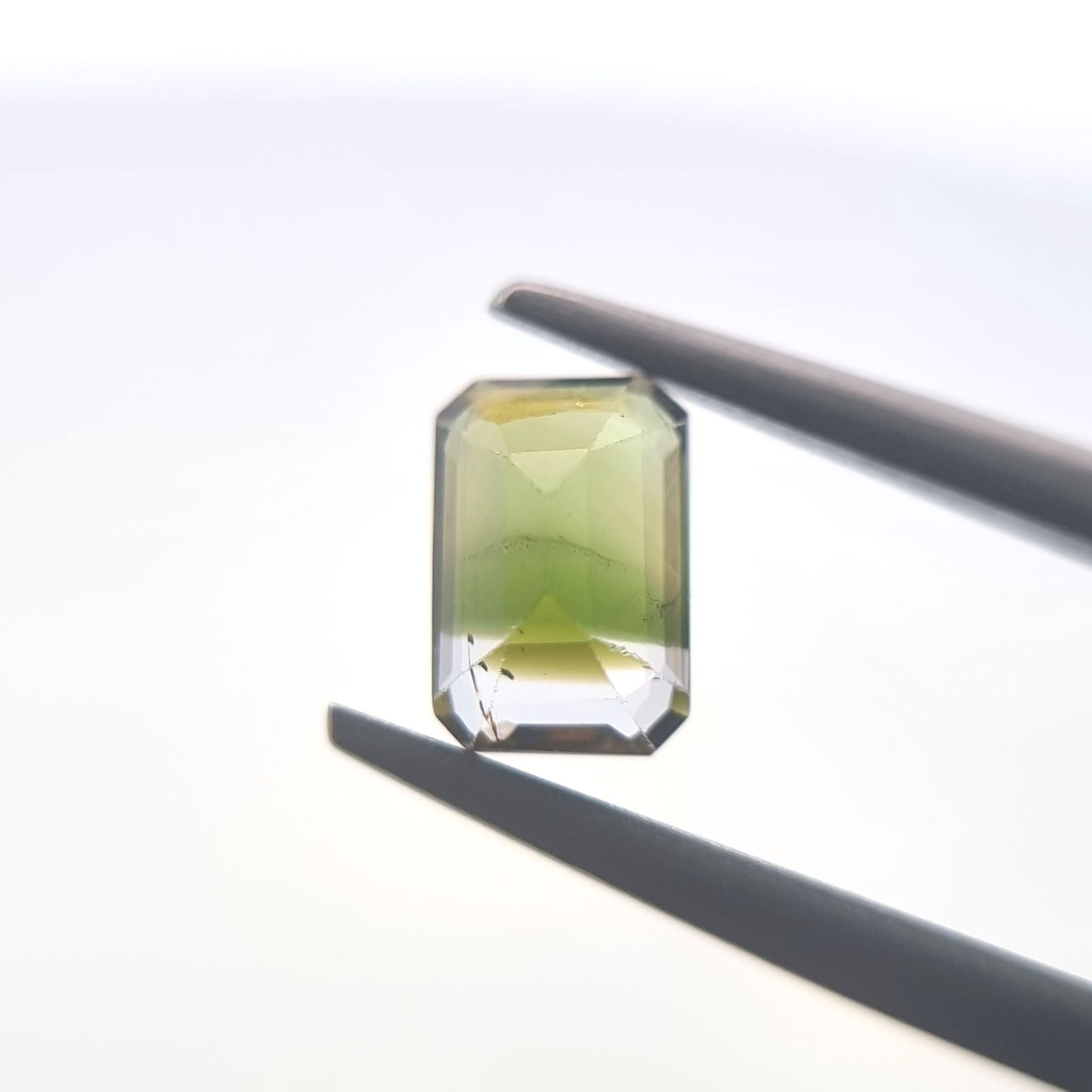 No.10005231：トルマリン　OCT 6.6×4.4ｍｍ 0.83ct