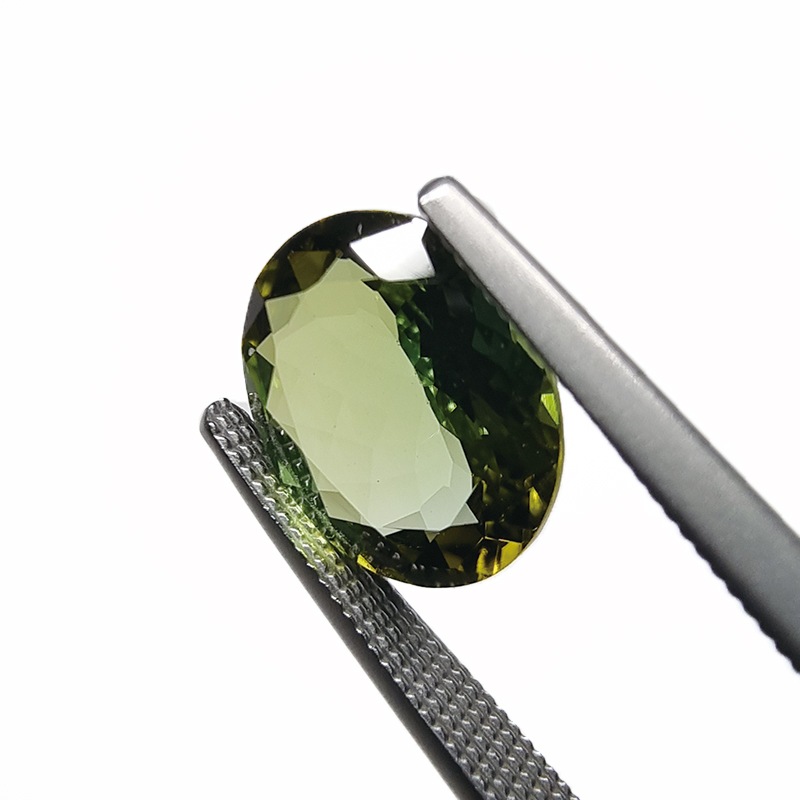 トルマリン　OV　9.8mm × 7.8mm　2.27ct