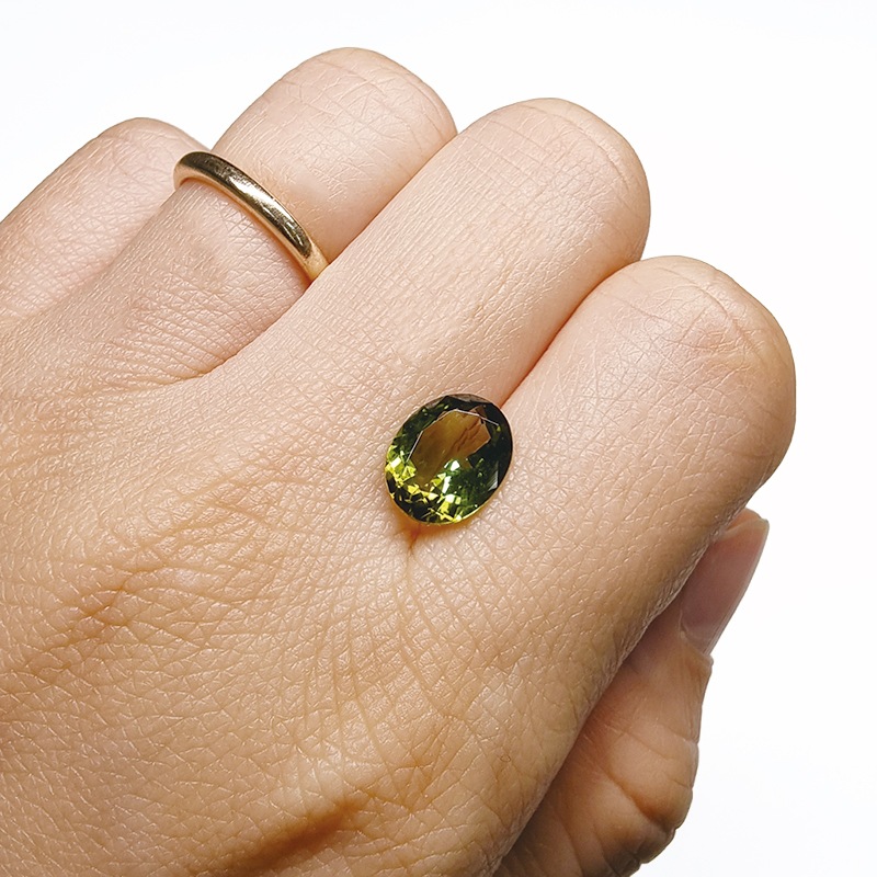 トルマリン　OV　9.8mm × 7.8mm　2.27ct