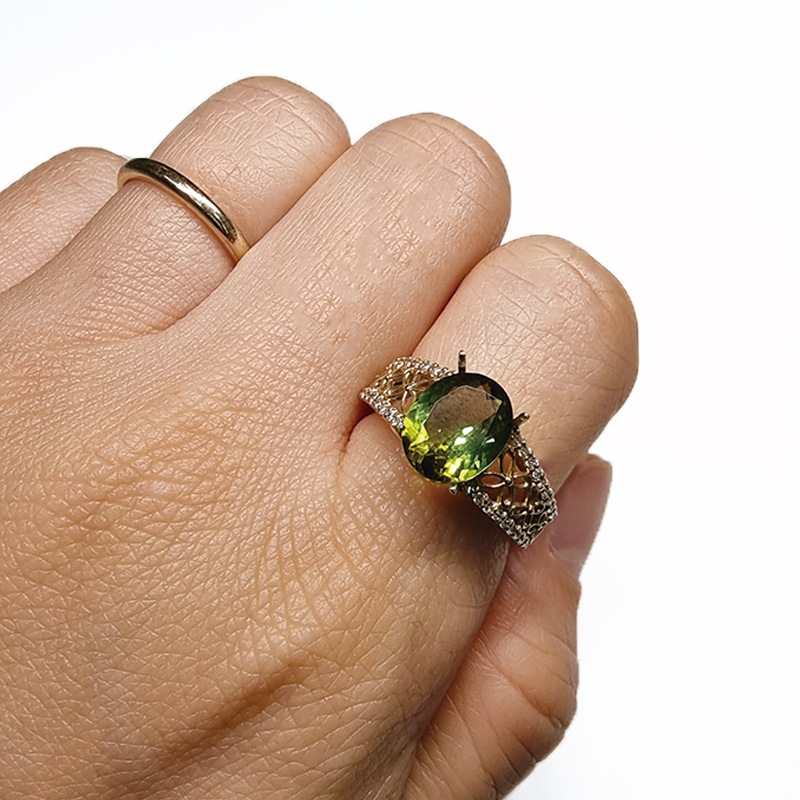 トルマリン　OV　9.8mm × 7.8mm　2.27ct